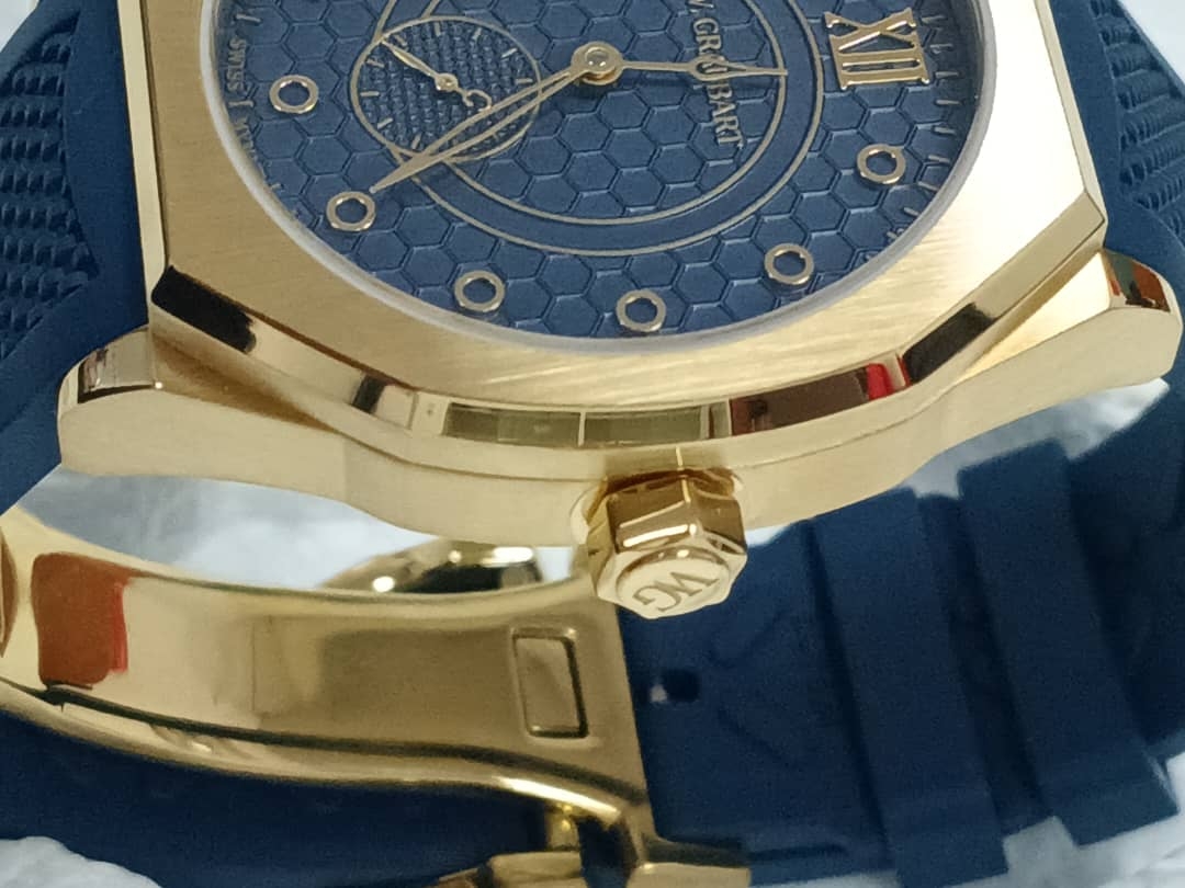 Revival 40 - Angle View