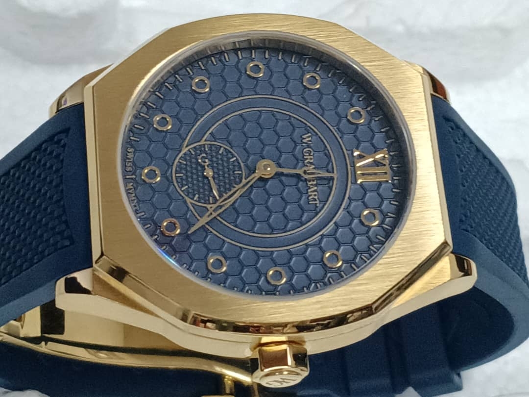 Revival 40 - Crown and Case